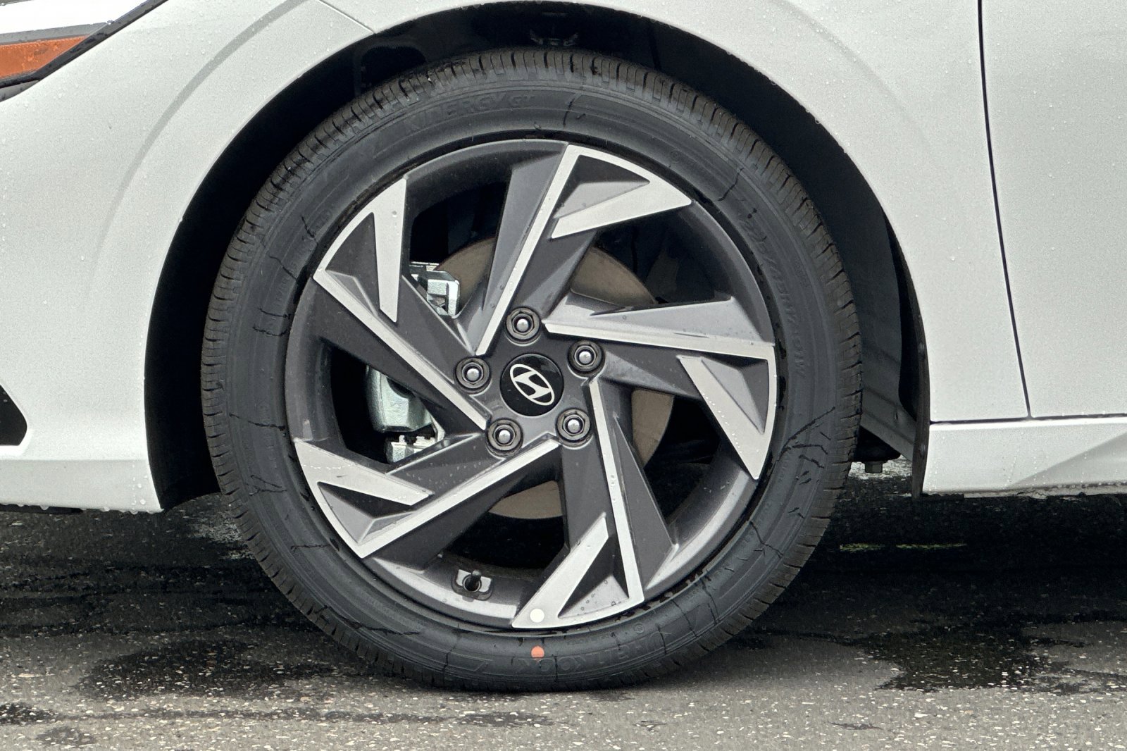 New 2026 Hyundai Elantra Limited FWD image 25