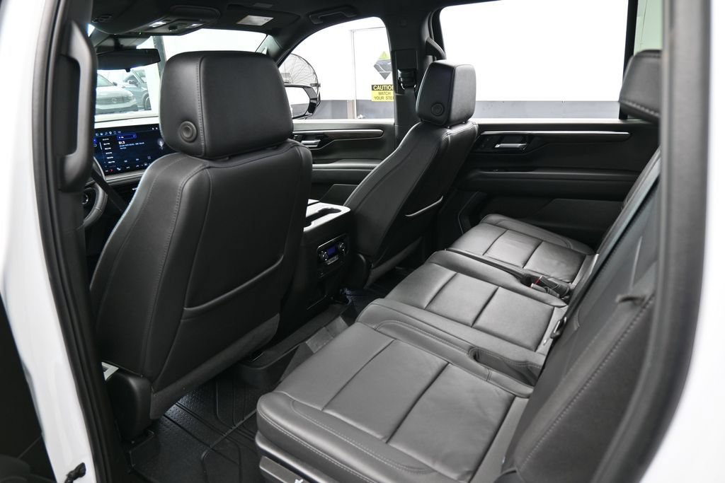 Used 2025 Chevrolet Suburban LT RWD image 42