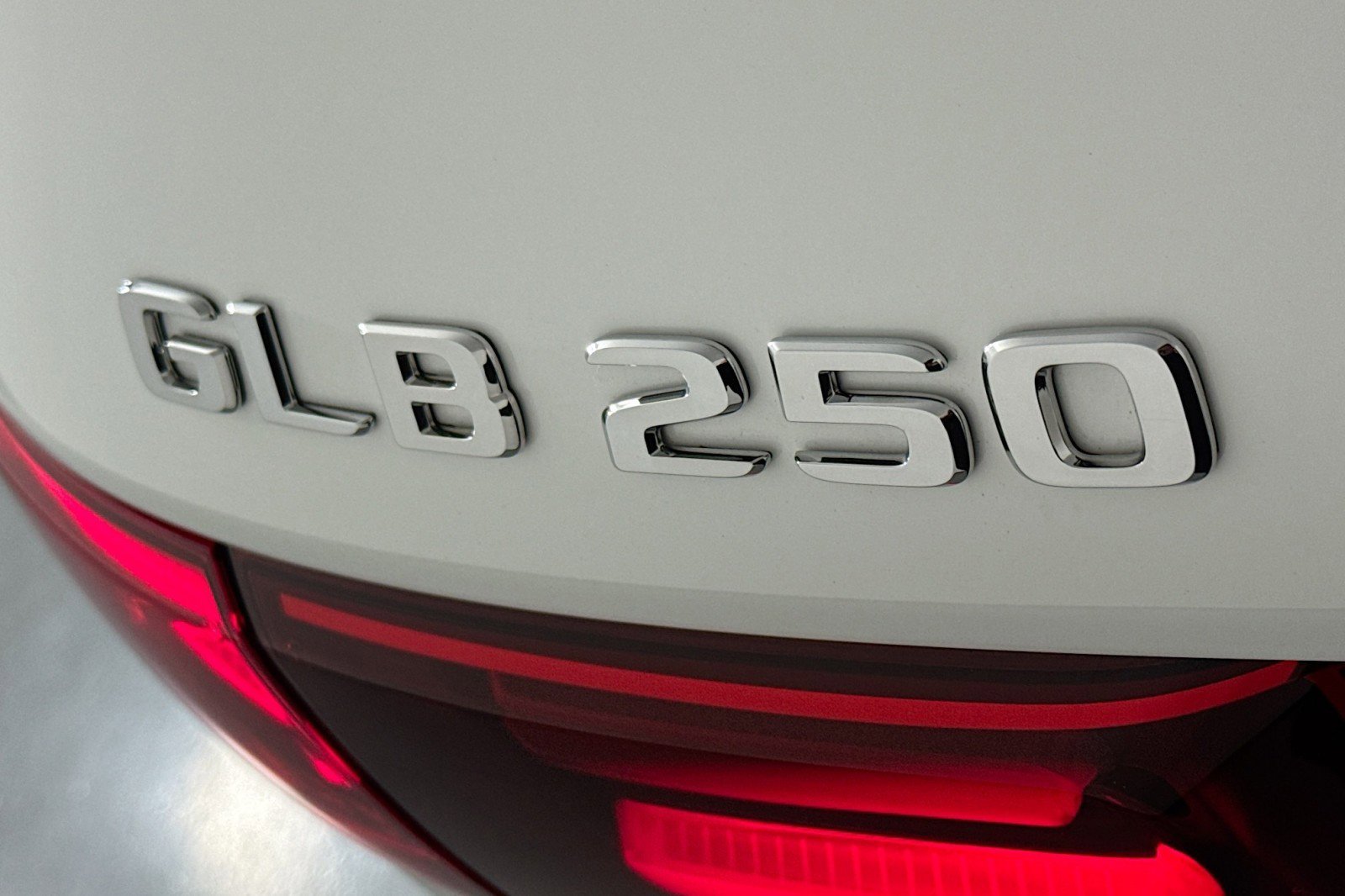 New 2026 Mercedes-Benz GLB 250 image 8