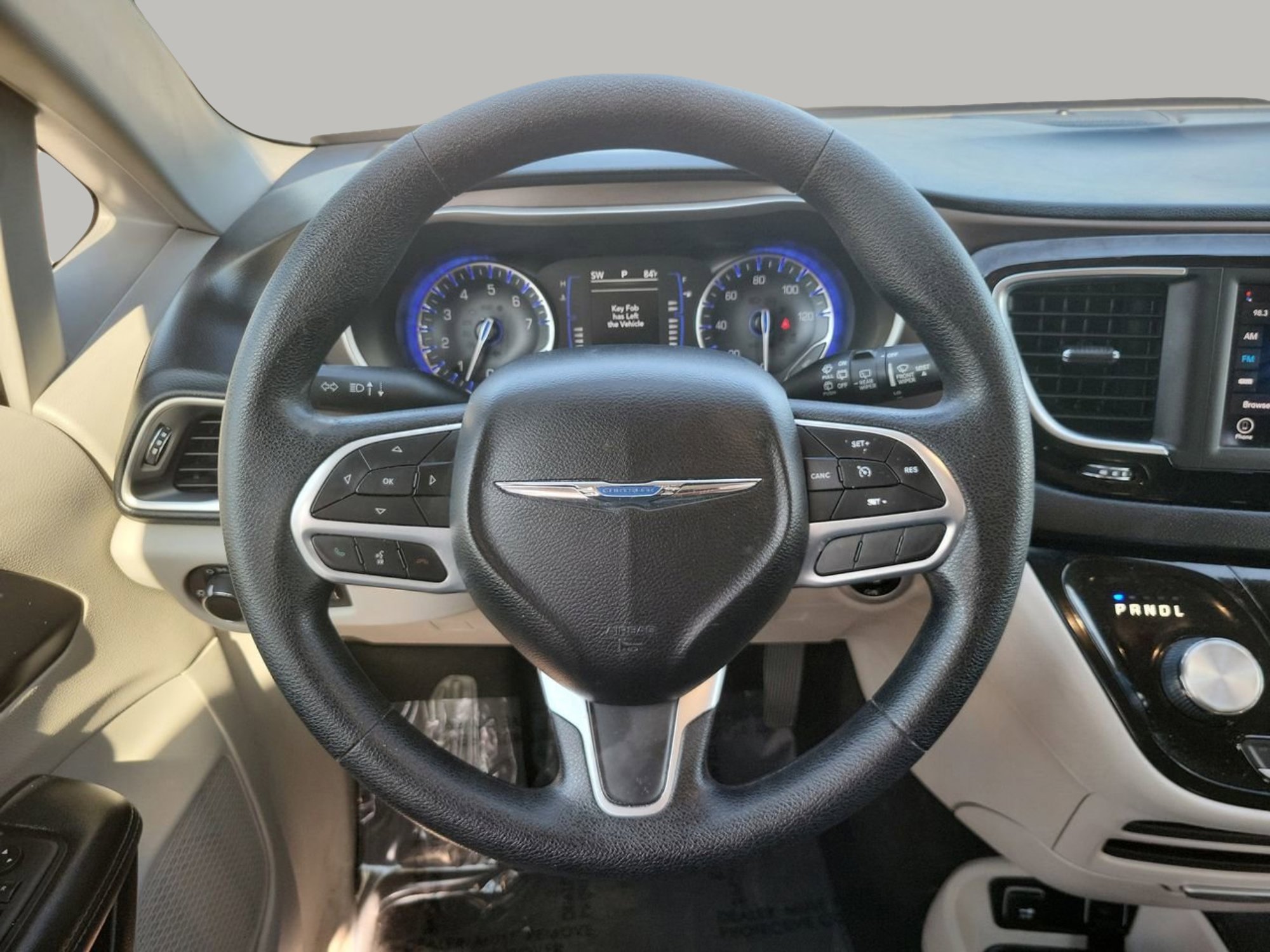 Used 2020 Chrysler Voyager Lxi image 17