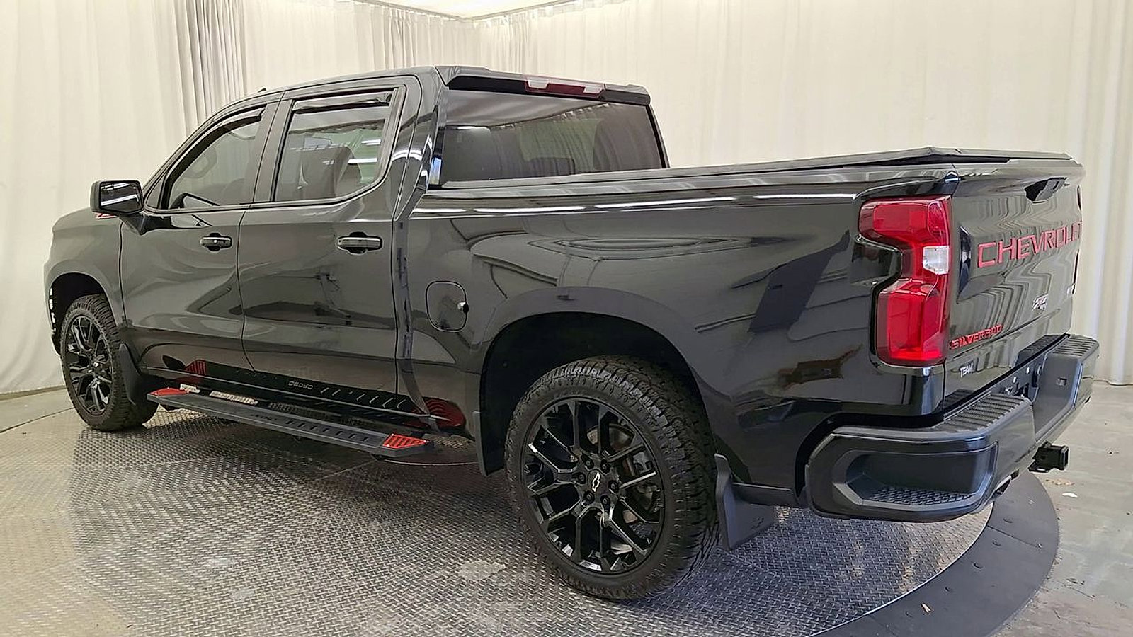 Used 2022 Chevrolet Silverado 1500 RST AWD/4WD image 9