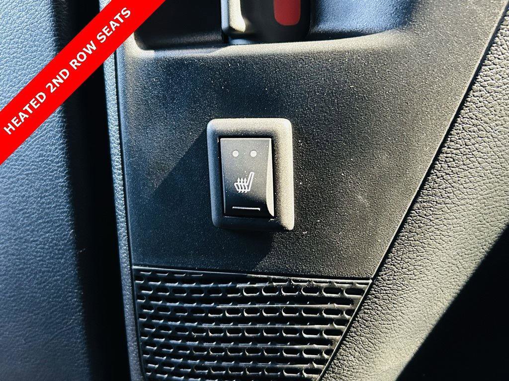 New 2026 Chrysler Pacifica Limited w/ Uconnect Theater Family Group image 40