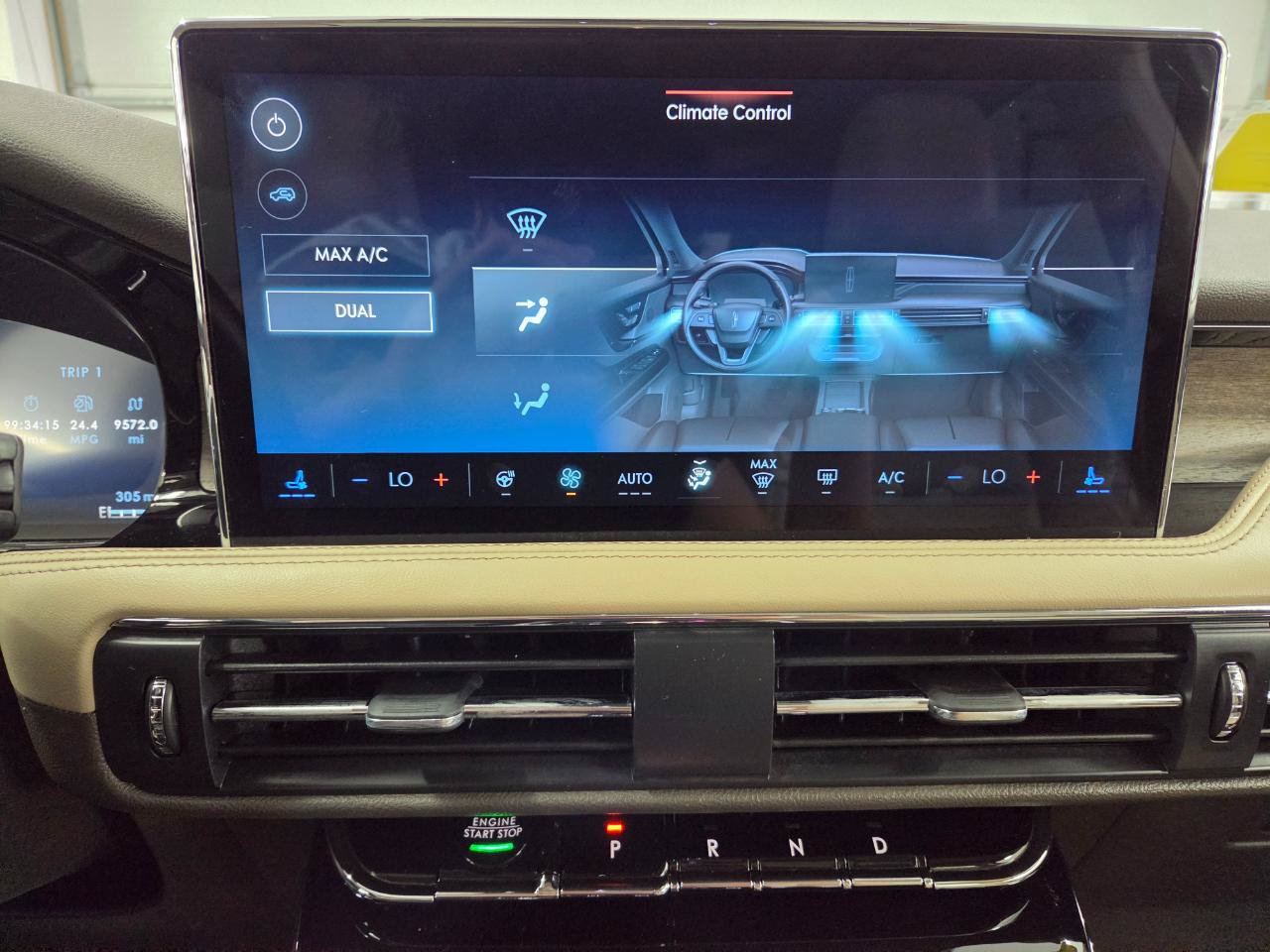 Used 2024 Lincoln Corsair Reserve w/ Equipment Group 201A AWD/4WD image 21