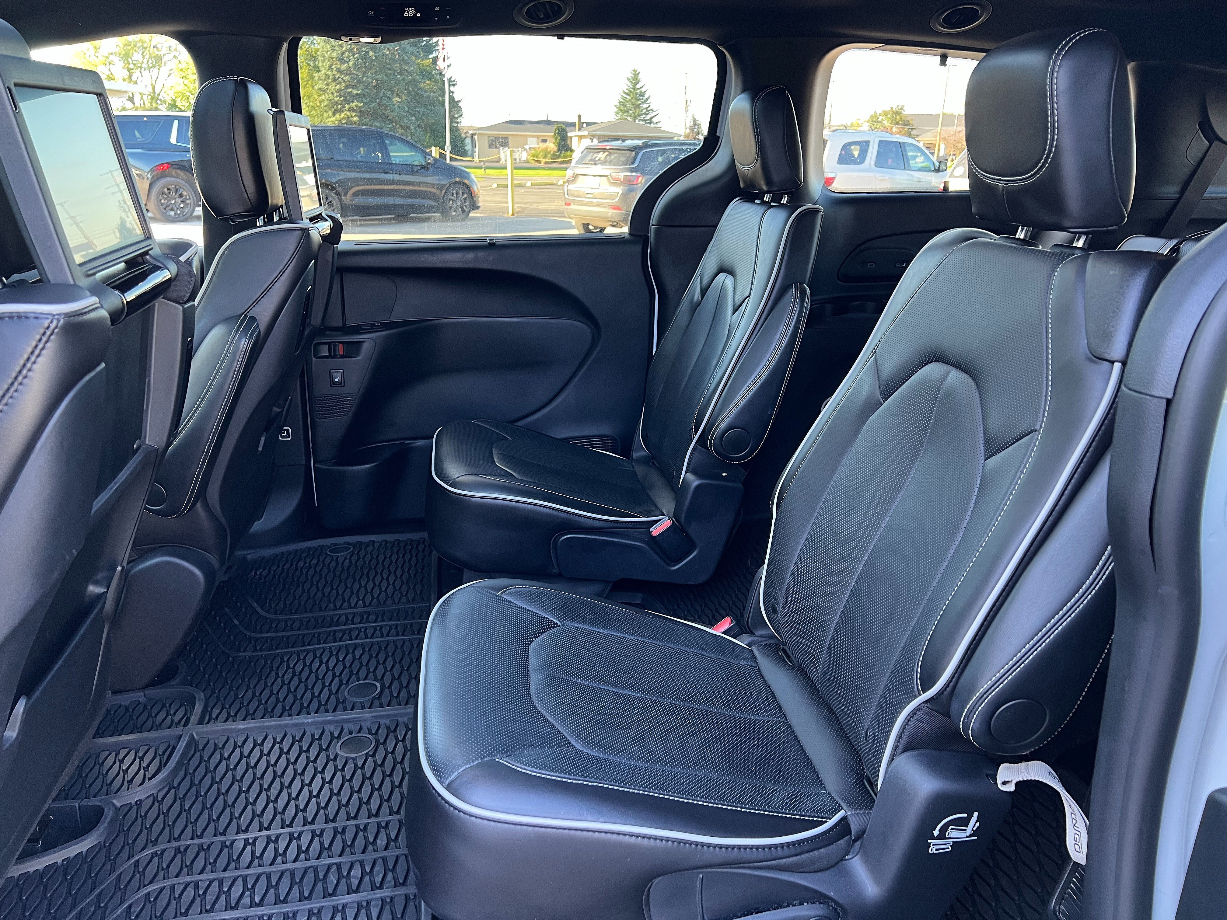 Used 2024 Chrysler Pacifica Limited w/ Uconnect Theater Family Group AWD/4WD image 19