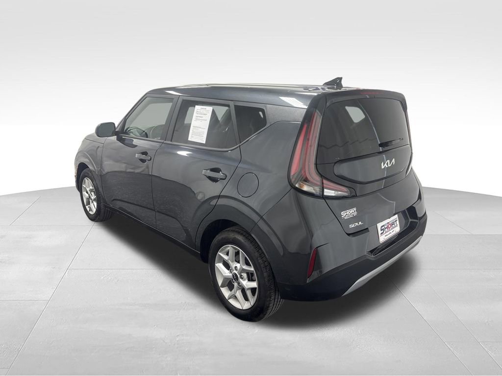 Used 2025 Kia Soul LX w/ LX Technology Package FWD image 7