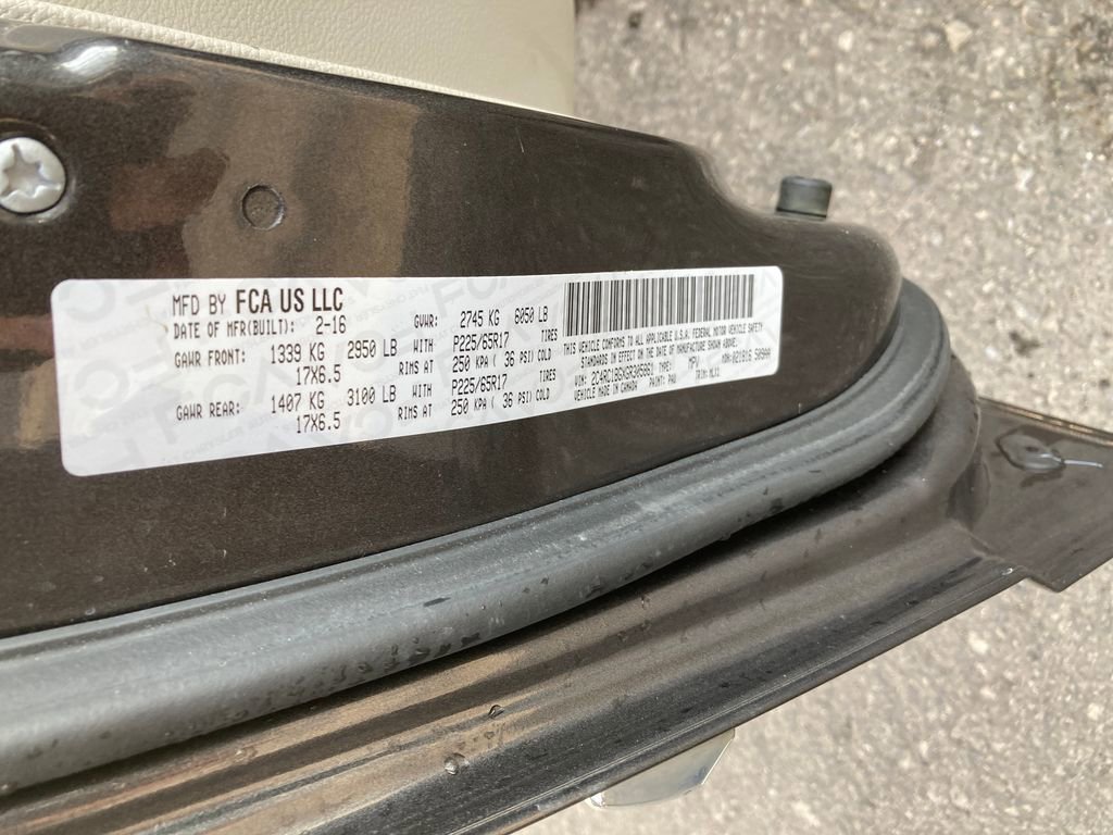 Used 2016 Chrysler Town & Country Touring image 40