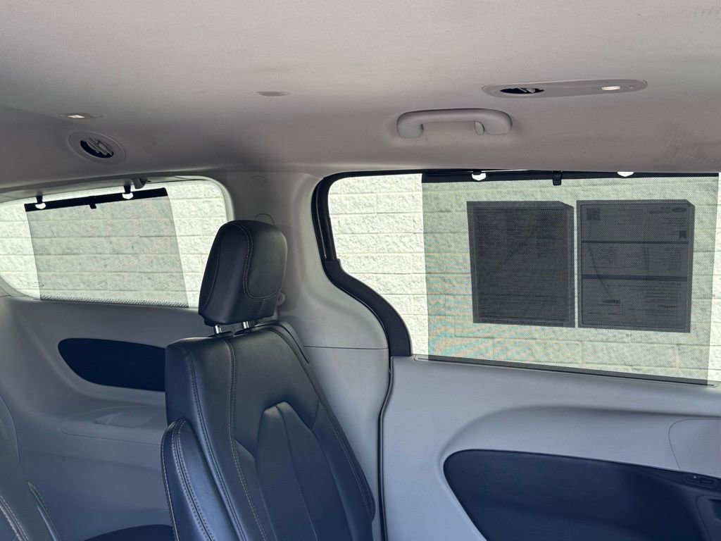 Used 2020 Chrysler Pacifica Touring-L image 44