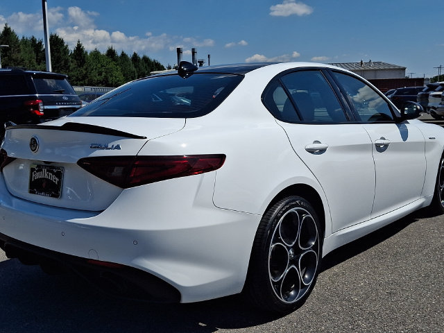 Used 2022 Alfa Romeo Giulia Veloce AWD/4WD image 12