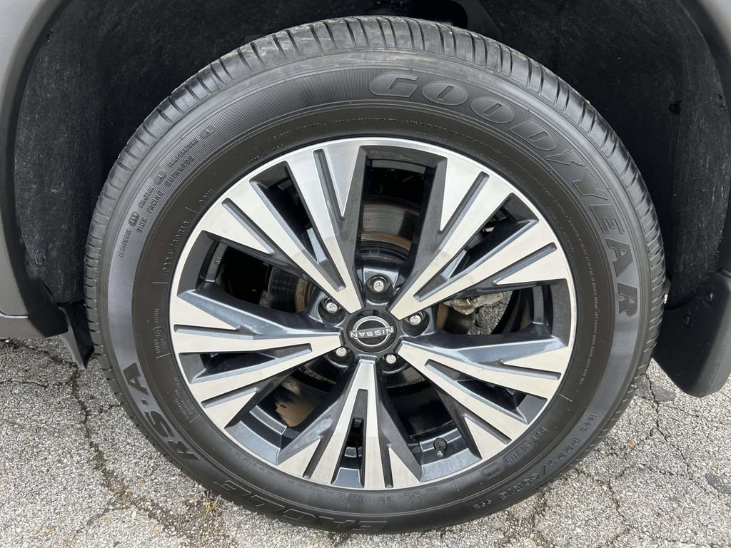 Used 2023 Nissan Rogue SV FWD image 17