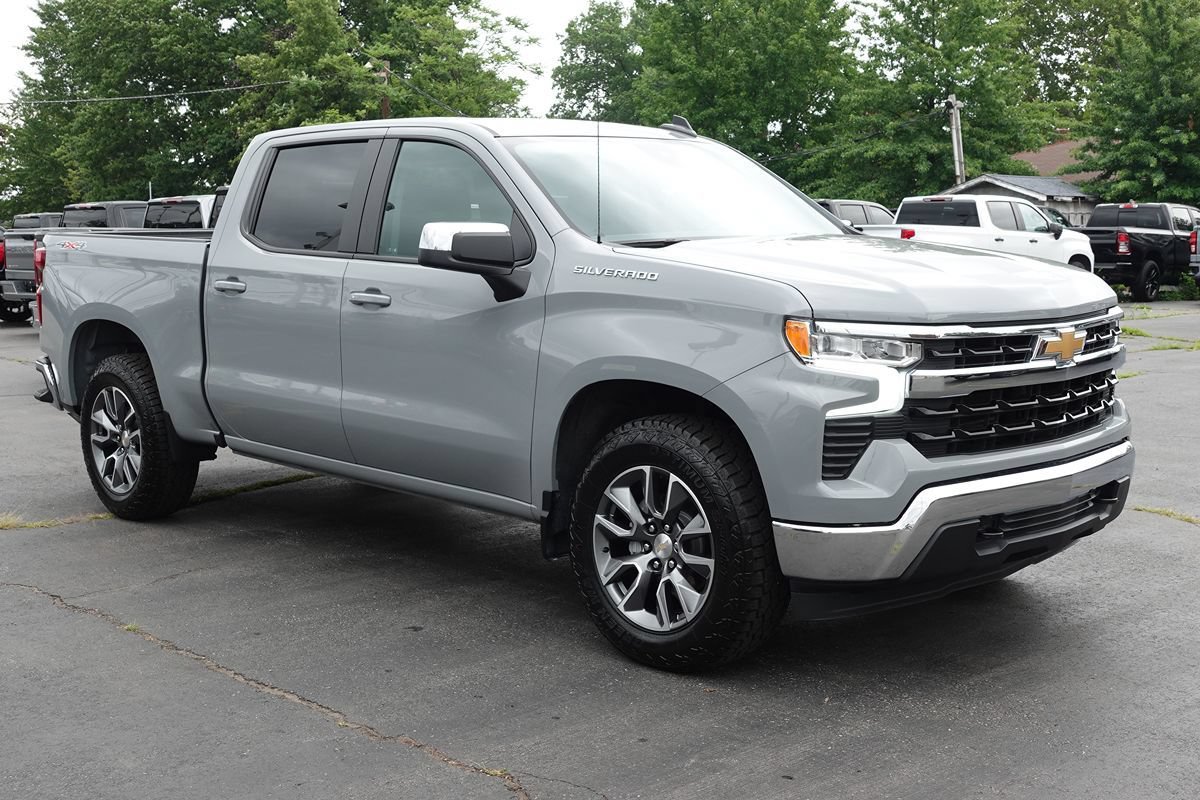Used 2024 Chevrolet Silverado 1500 LT AWD/4WD image 4