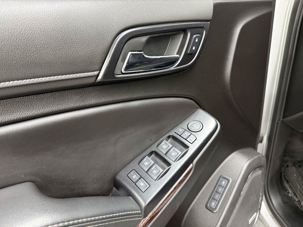 Used 2020 GMC Yukon XL SLT AWD/4WD image 32