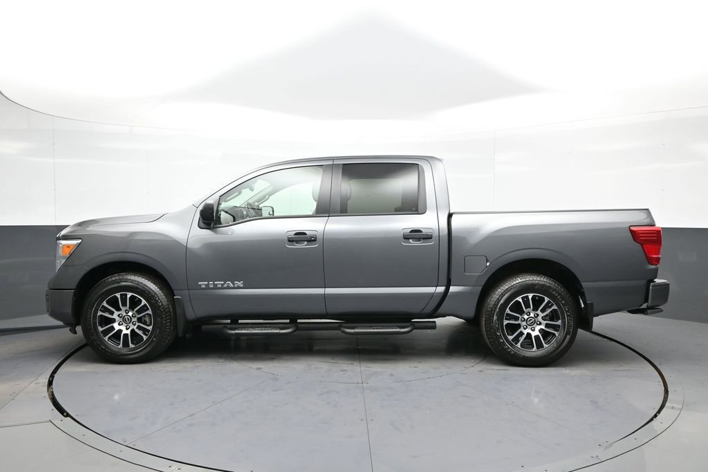 Used 2024 Nissan Titan SV w/ SV Convenience Package image 9