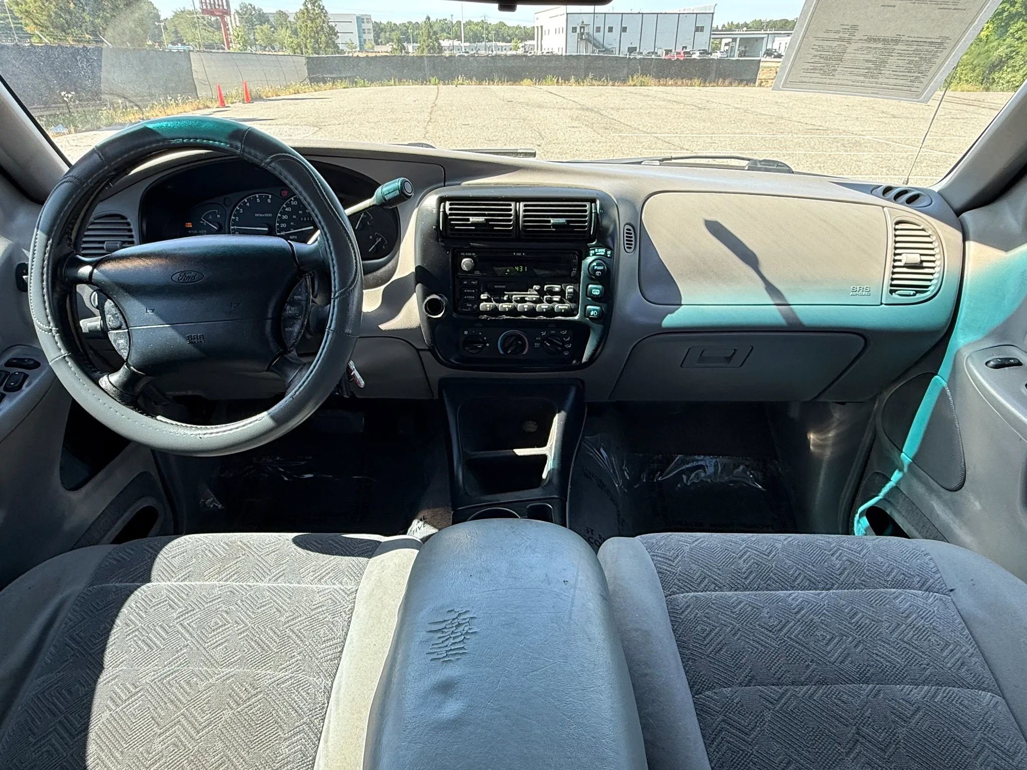 Used 2000 Ford Explorer XLT AWD/4WD image 3