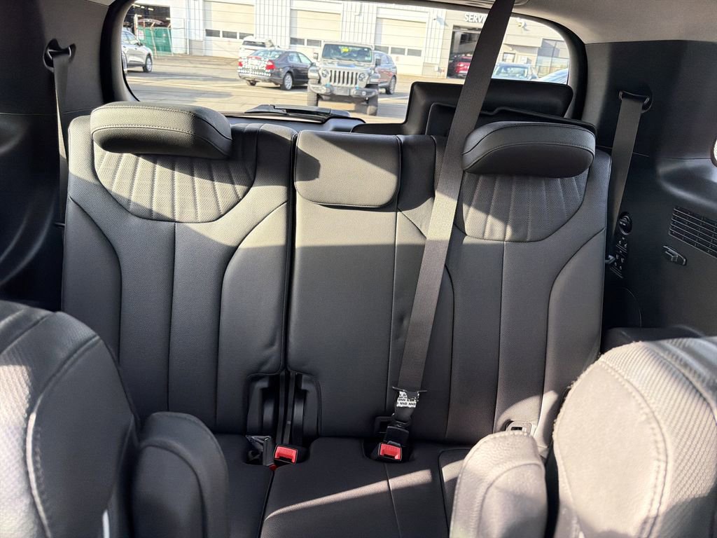 Used 2024 Hyundai Palisade Limited image 19