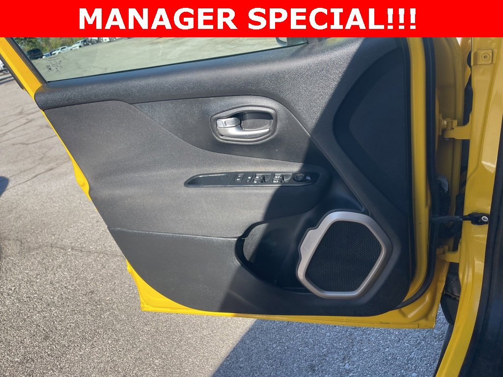 Used 2016 Jeep Renegade Latitude w/ Cold Weather Group image 29