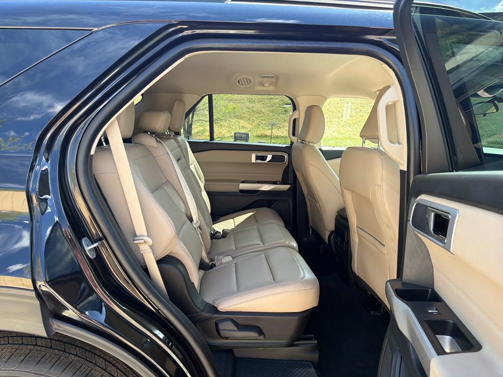Used 2022 Ford Explorer XLT w/ Equipment Group 202A AWD/4WD image 27