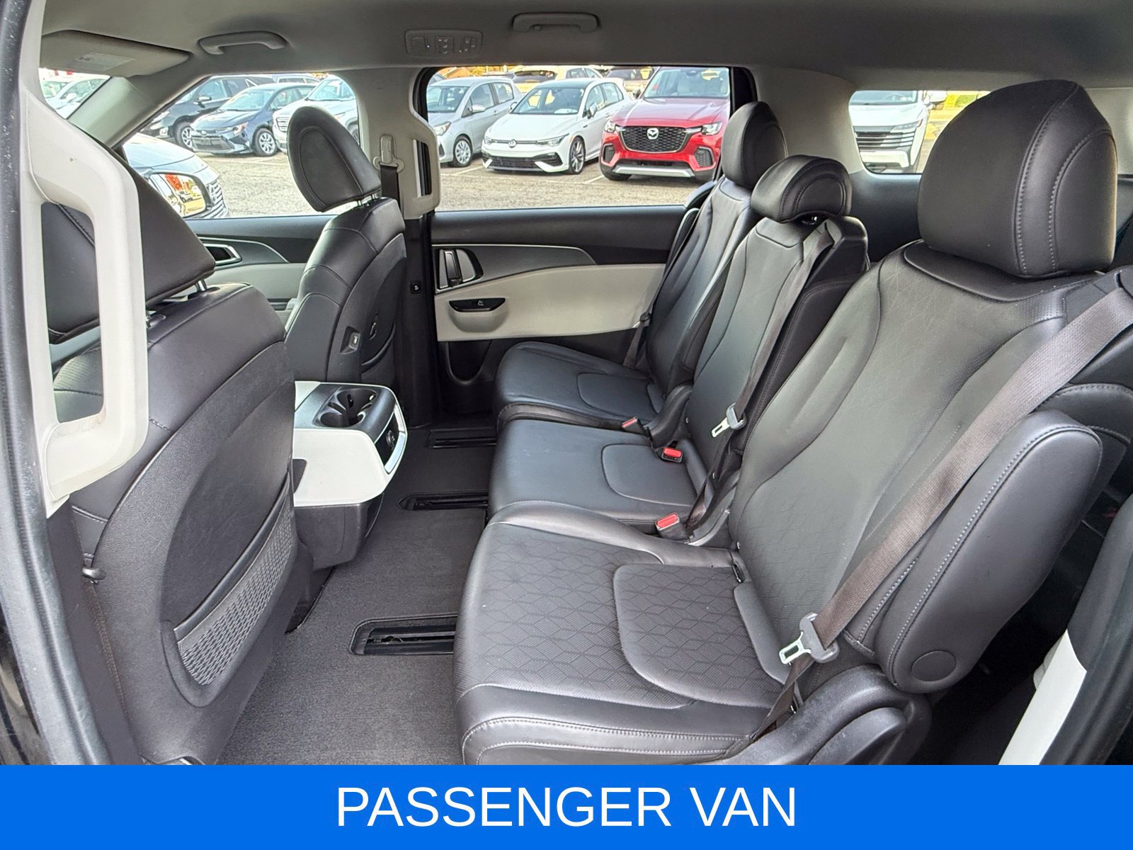 Used 2022 Kia Carnival LX FWD image 19