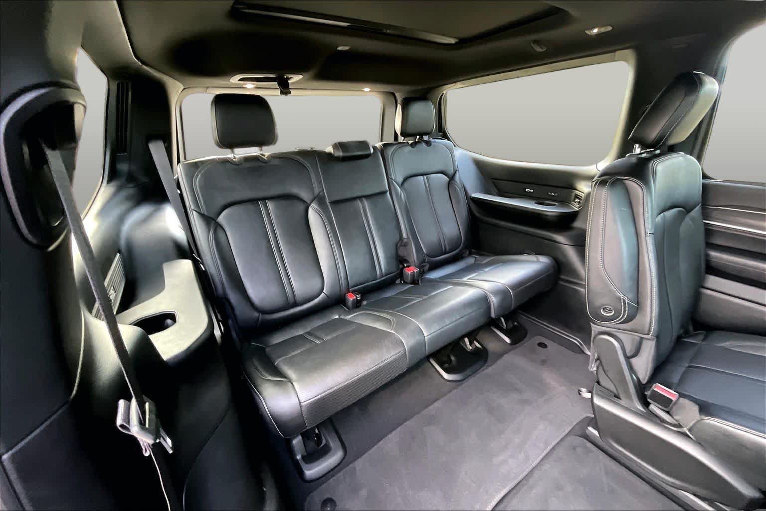 Used 2023 Jeep Wagoneer Series III w/ Premium Group I AWD/4WD image 36