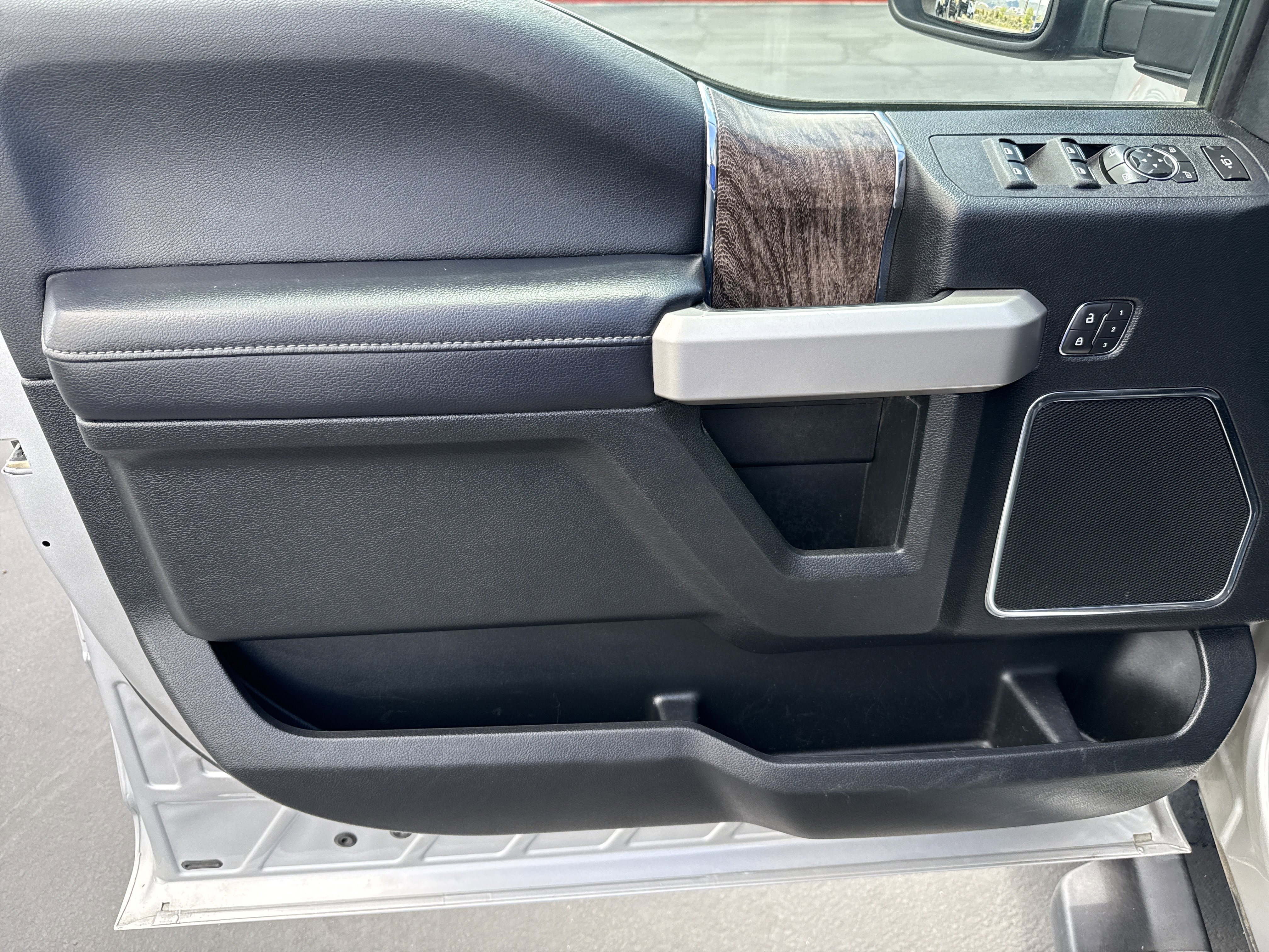 Used 2019 Ford F350 Lariat w/ Camper Package AWD/4WD image 12