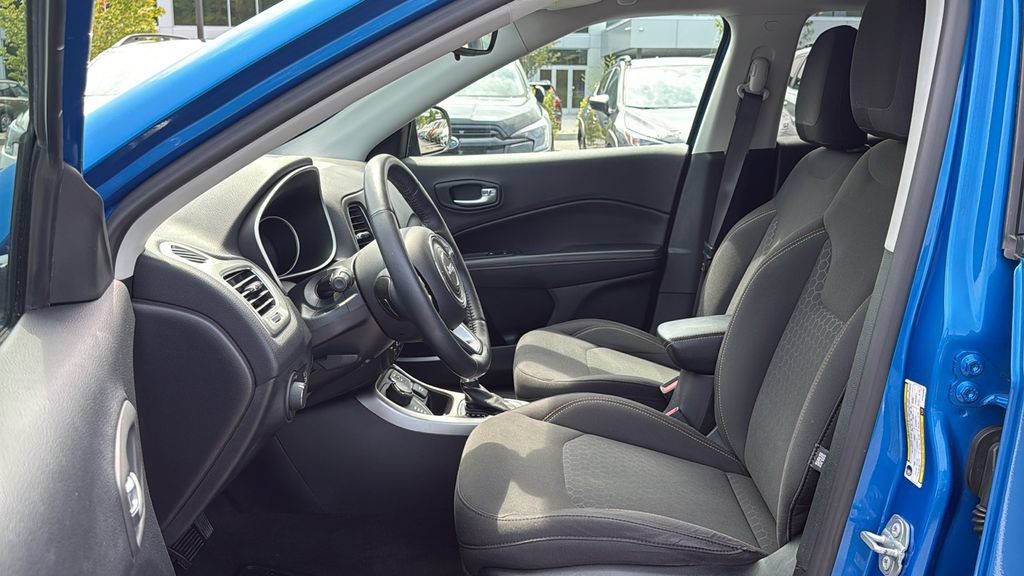 Used 2017 Jeep Compass Sport w/ Cold Weather Group AWD/4WD image 10