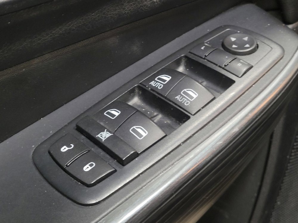 Used 2016 Jeep Cherokee Limited image 27