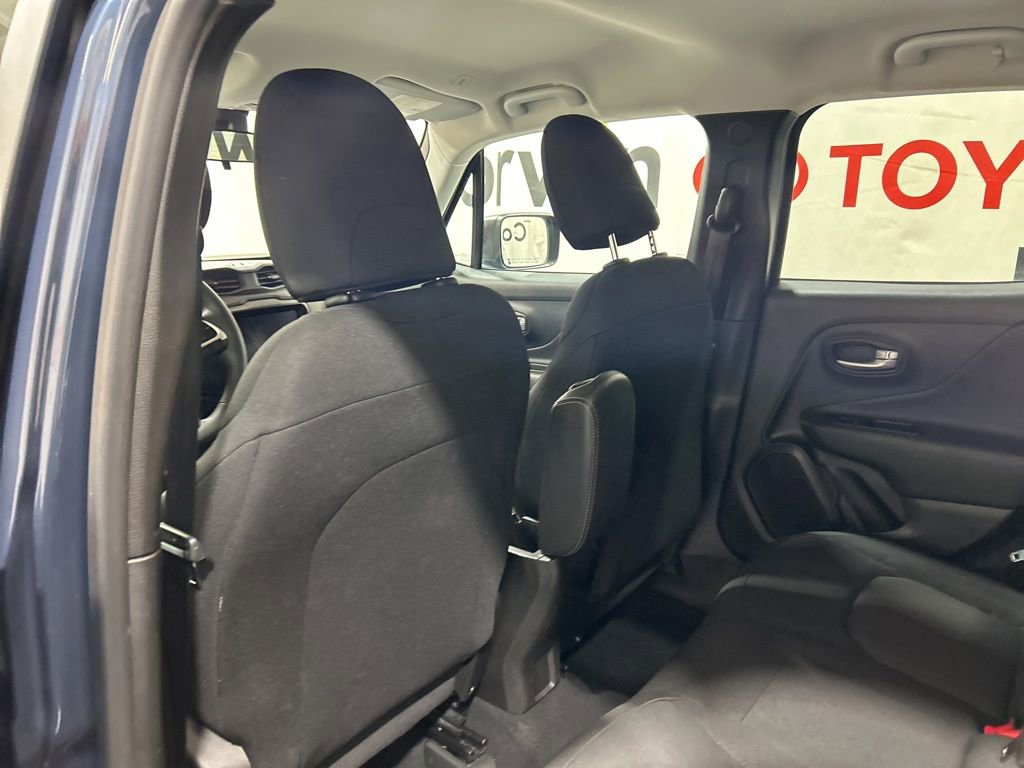 Used 2023 Jeep Renegade Latitude image 17