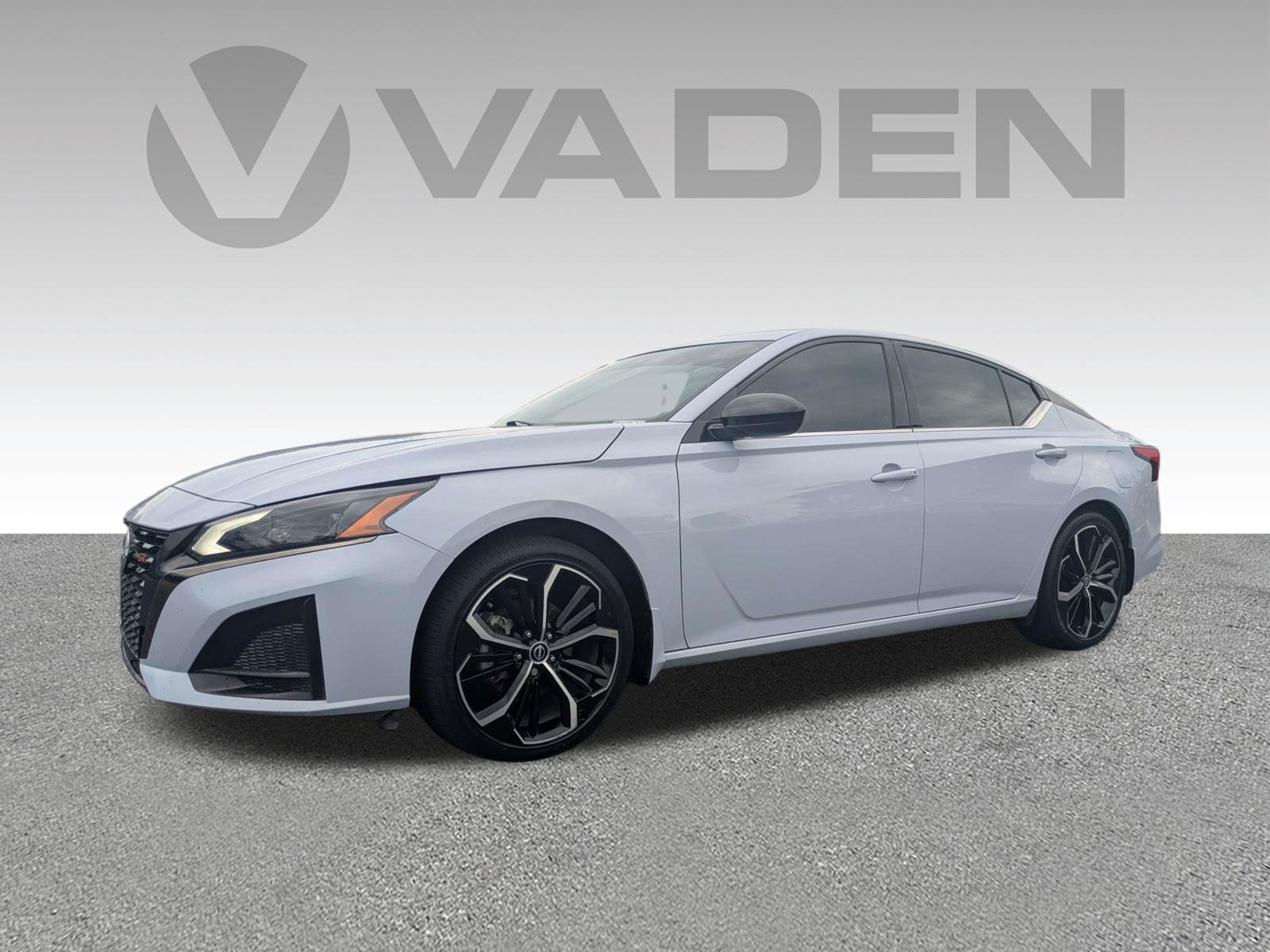 Used 2023 Nissan Altima 2.5 SR FWD image 2