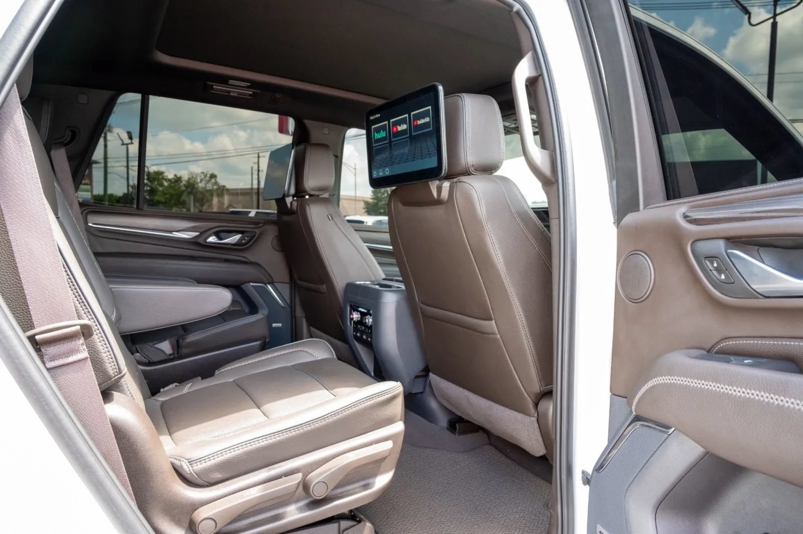 Used 2024 GMC Yukon Denali w/ Denali Reserve Package AWD/4WD image 40