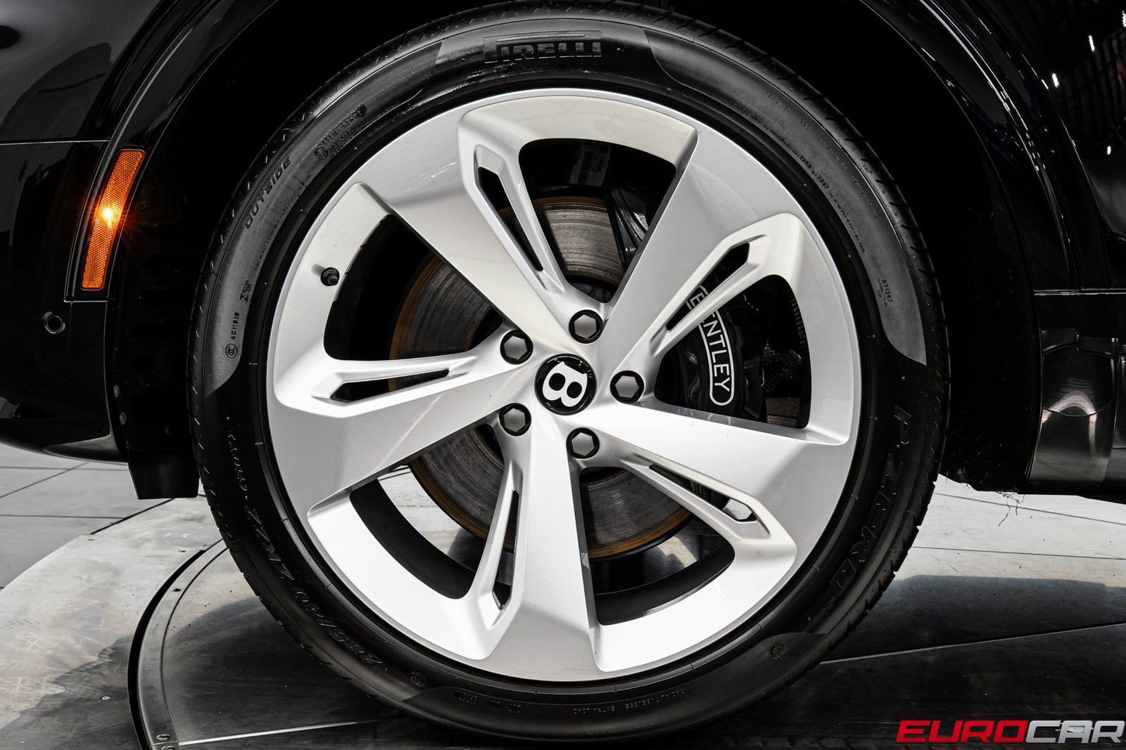 Used 2024 Bentley Bentayga image 20