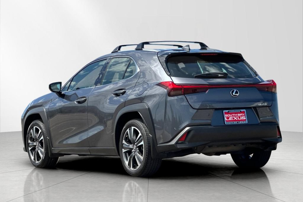 Used 2022 Lexus UX 200 FWD image 4