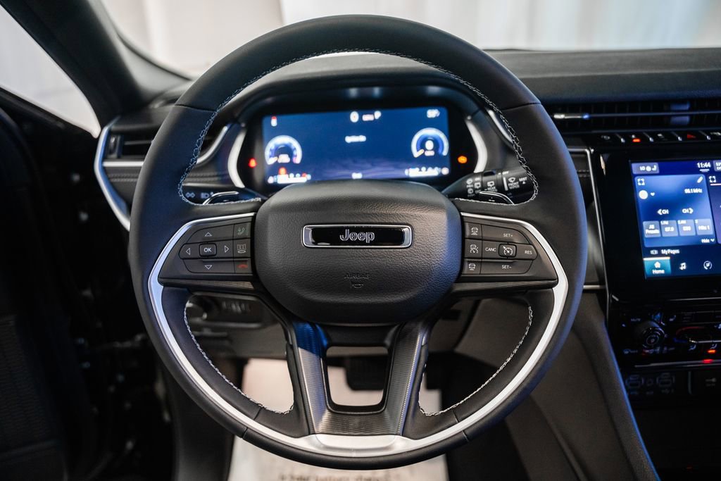 New 2025 Jeep Grand Cherokee Altitude image 28