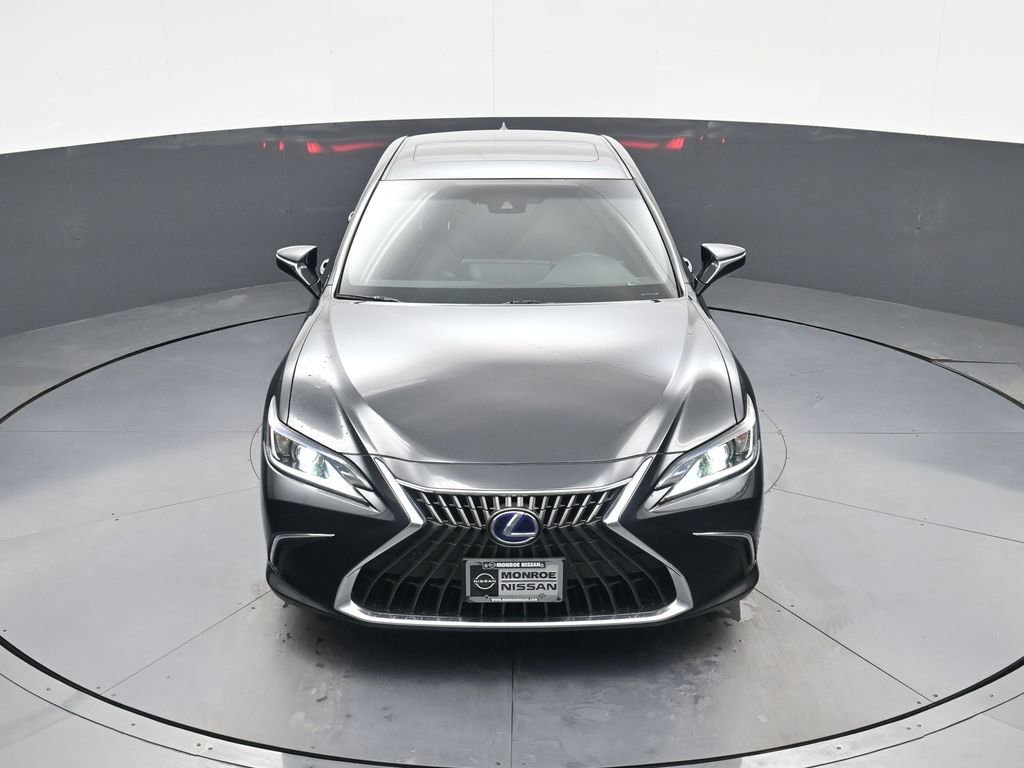 Used 2022 Lexus ES 300h 300h Luxury w/ Accessory Package image 26