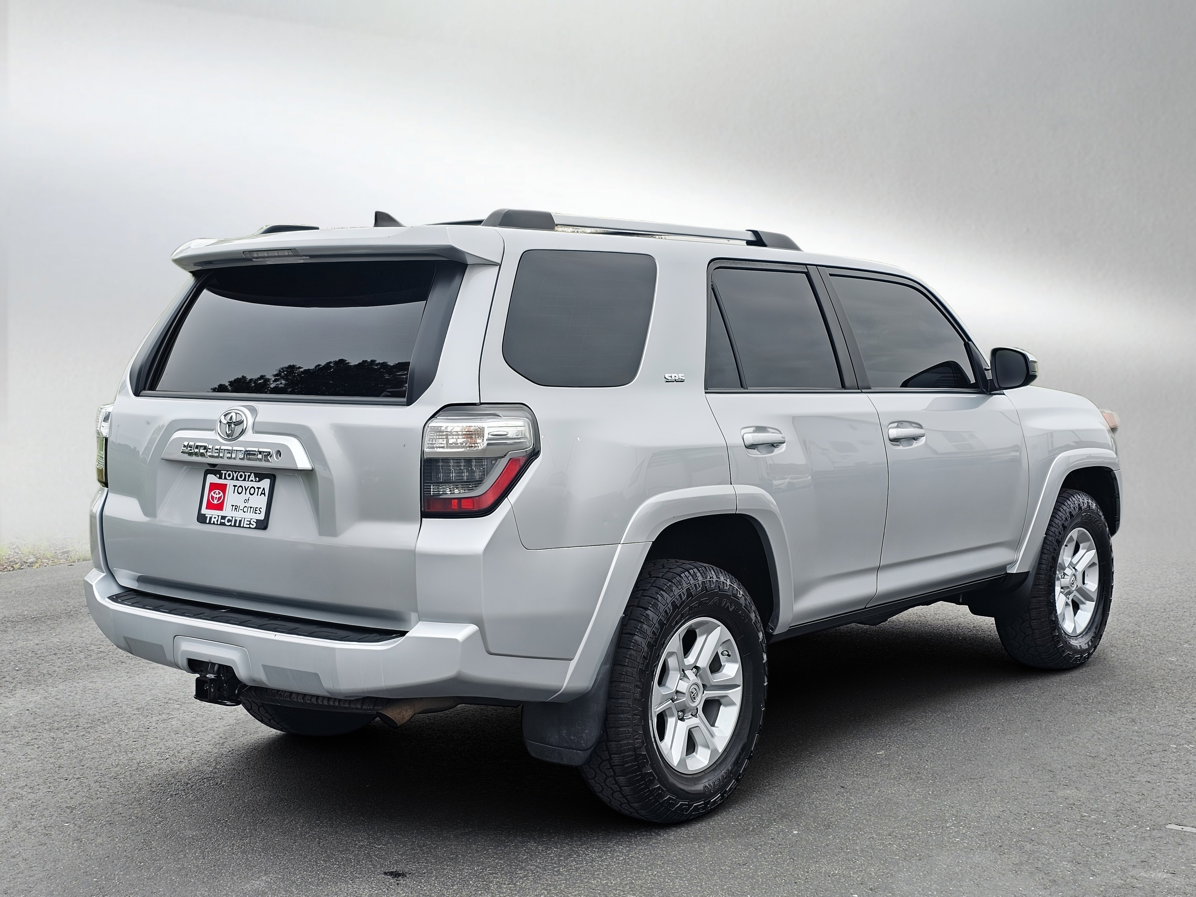 Used 2019 Toyota 4Runner SR5 AWD/4WD image 5