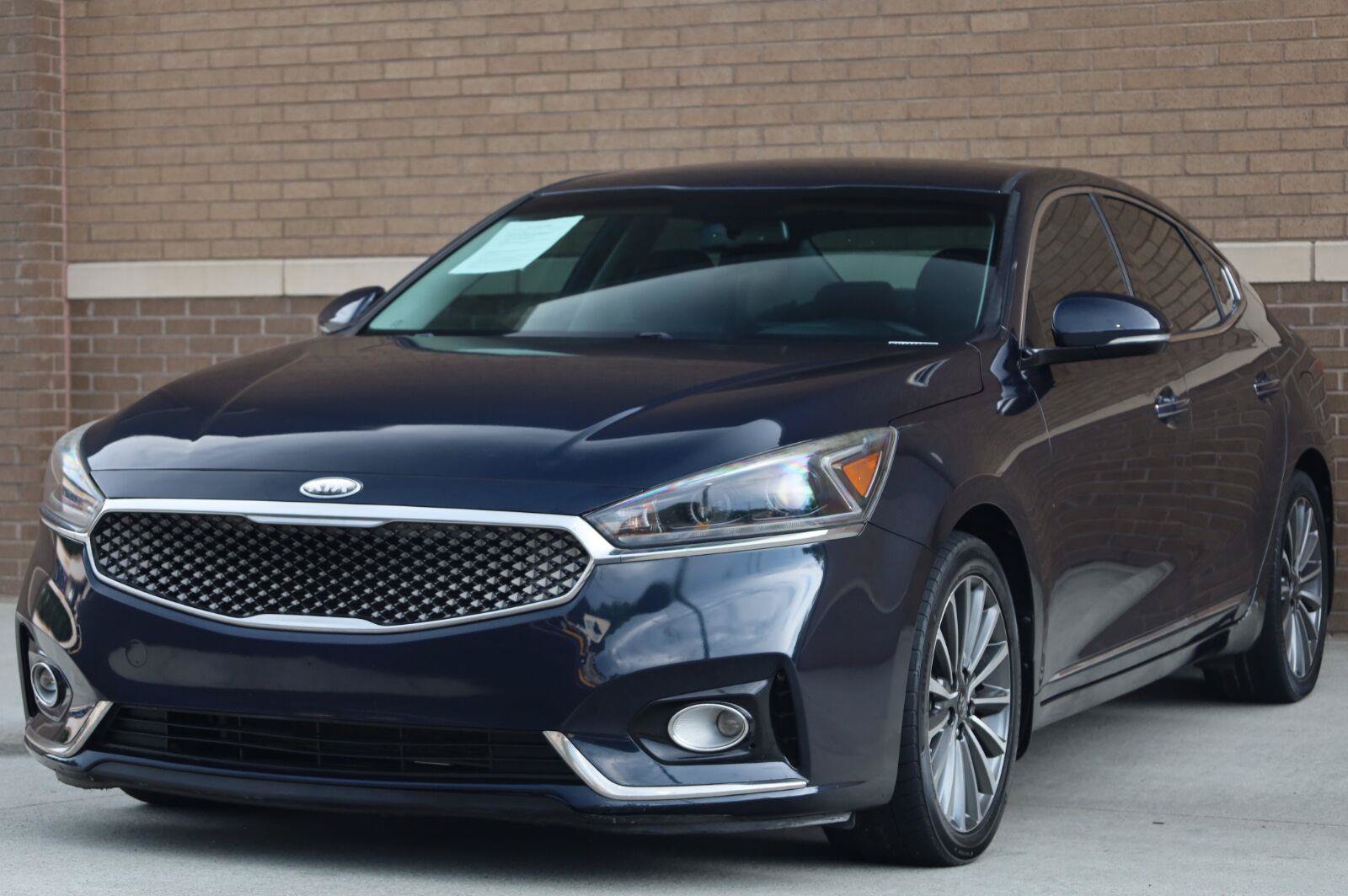 Used 2017 Kia Cadenza Premium FWD image 6