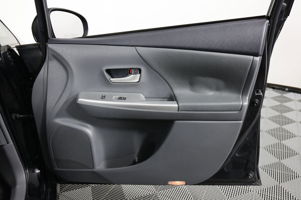 Used 2014 Toyota Prius V Two image 21