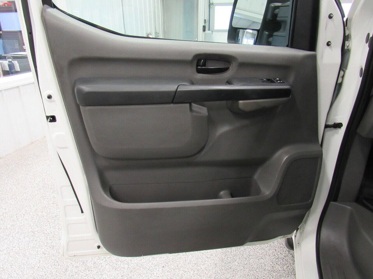 Used 2017 Nissan NV 3500 SV w/ Technology Package image 35