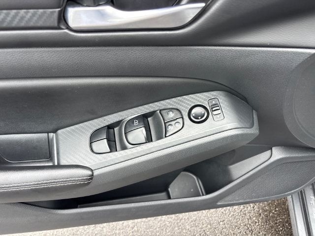 Used 2025 Nissan Altima 2.5 SV FWD image 15