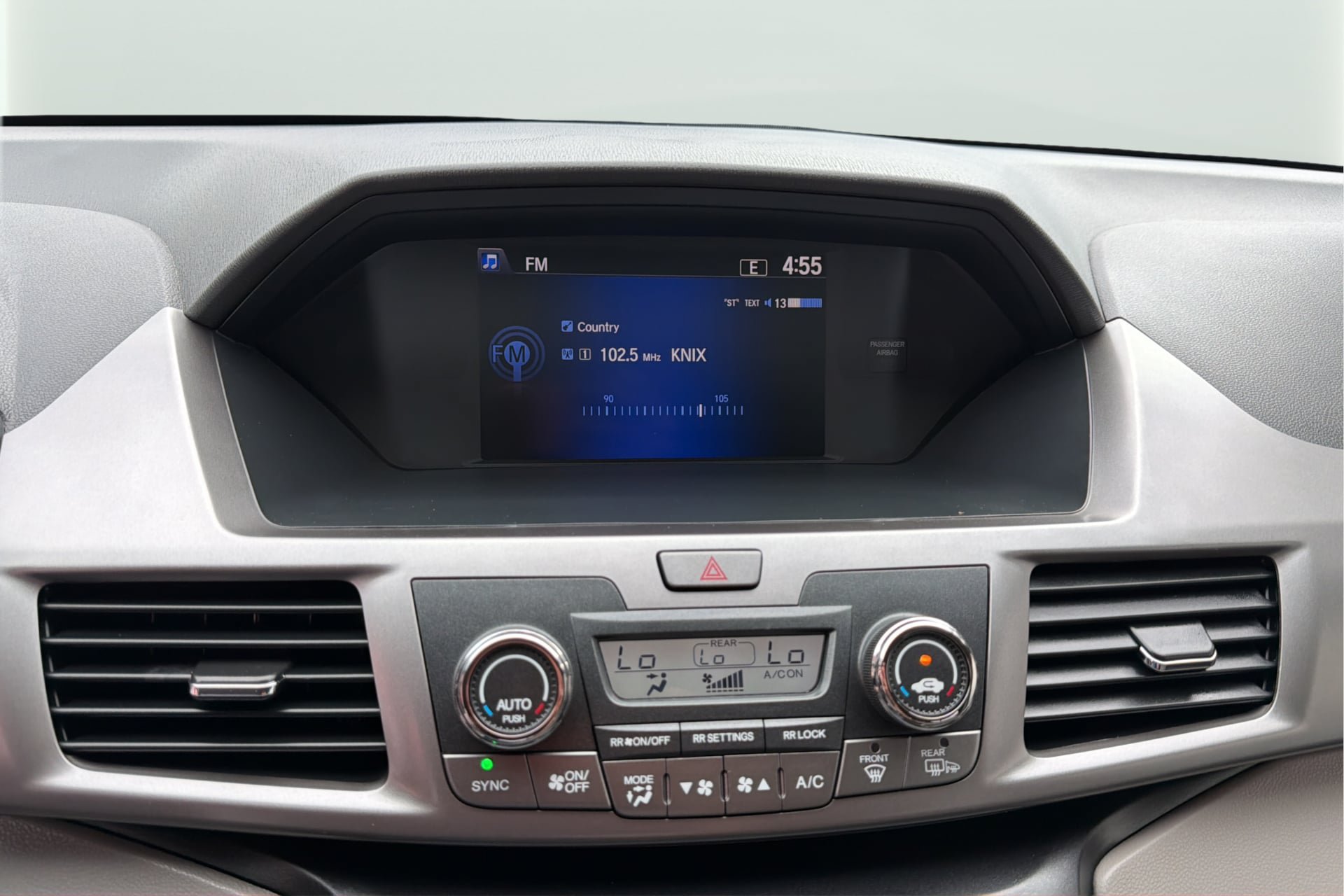 Used 2016 Honda Odyssey SE image 25