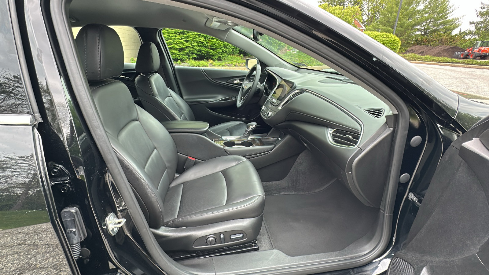 Used 2024 Chevrolet Malibu LT FWD image 24