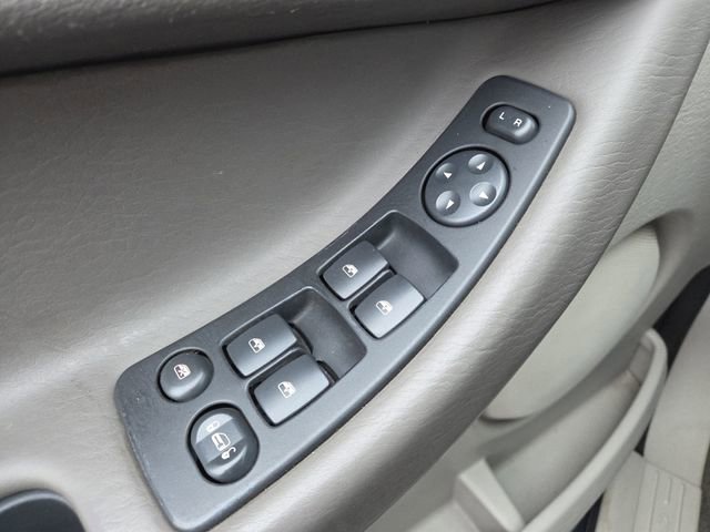 Used 2005 Chrysler Pacifica AWD w/ Cargo Convenience Group image 6