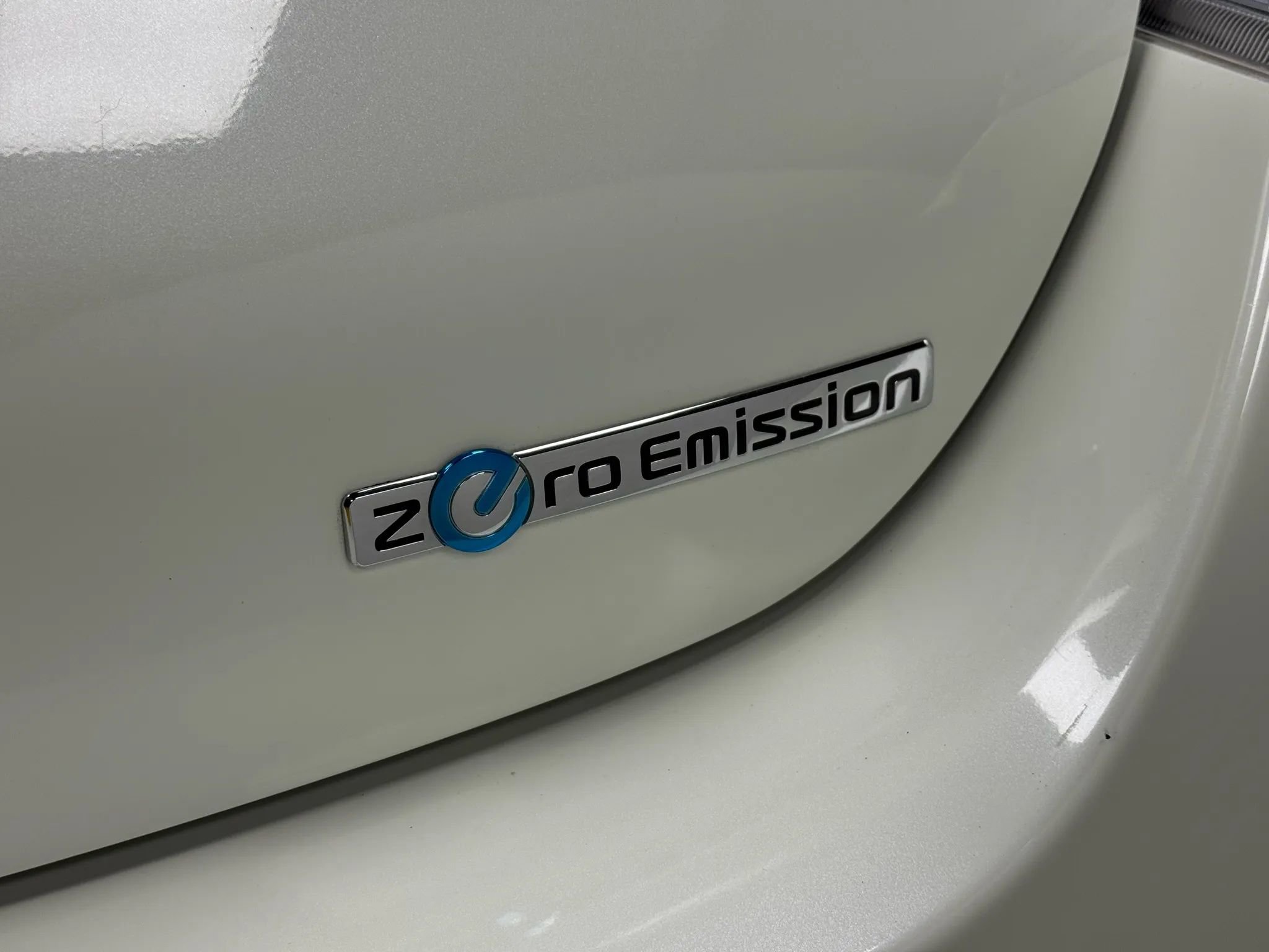 Used 2012 Nissan Leaf SV image 11