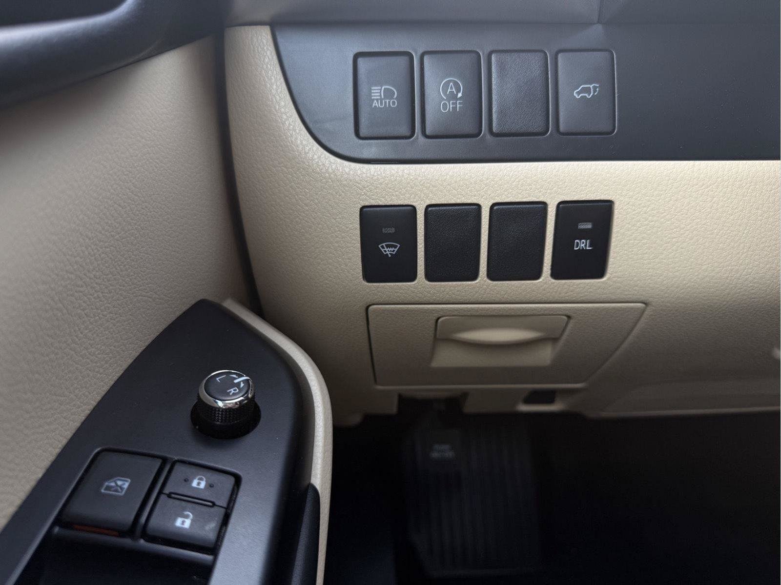 Used 2019 Toyota Highlander XLE AWD/4WD image 16