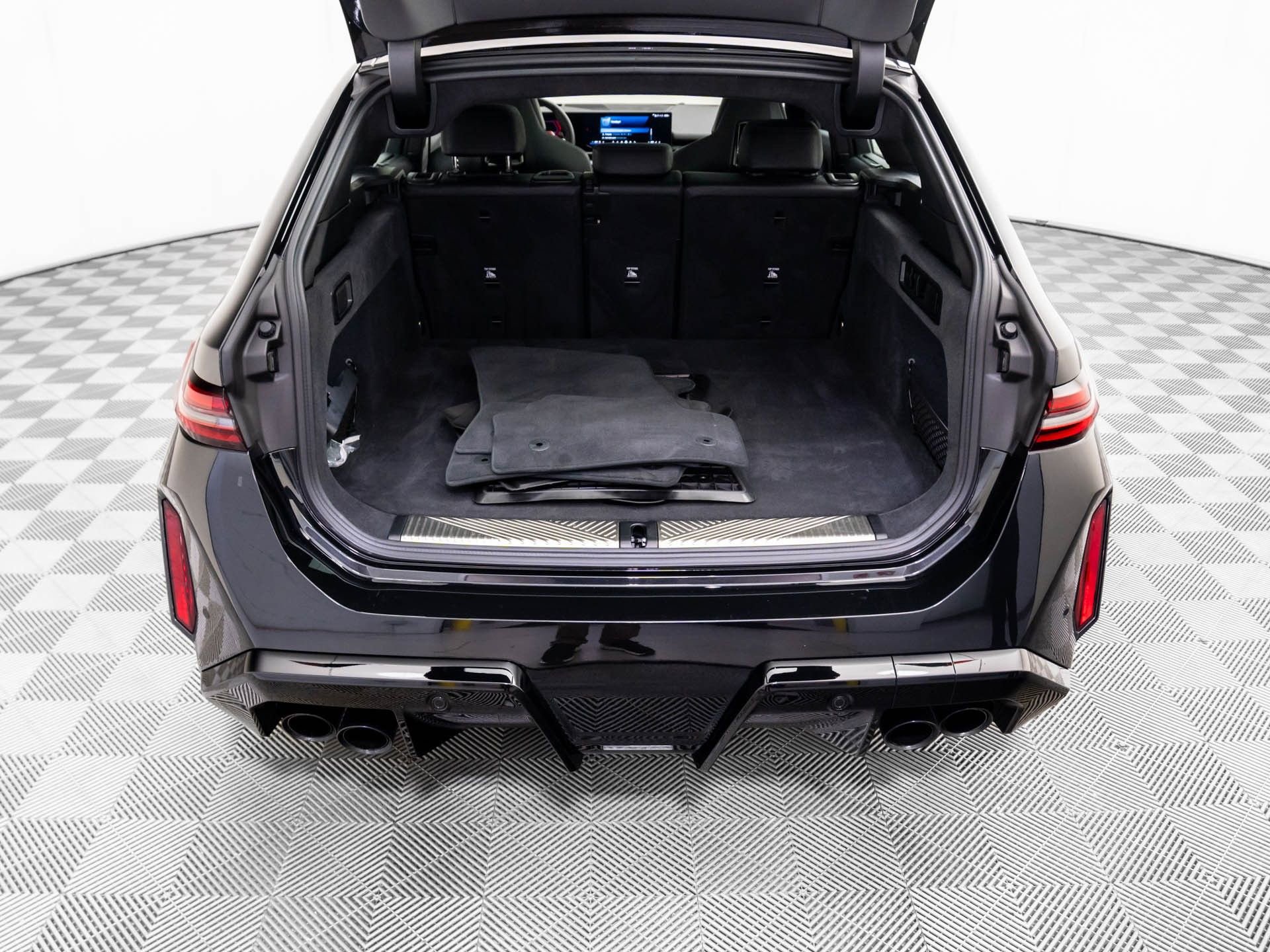 Used 2026 BMW M5 Touring image 35