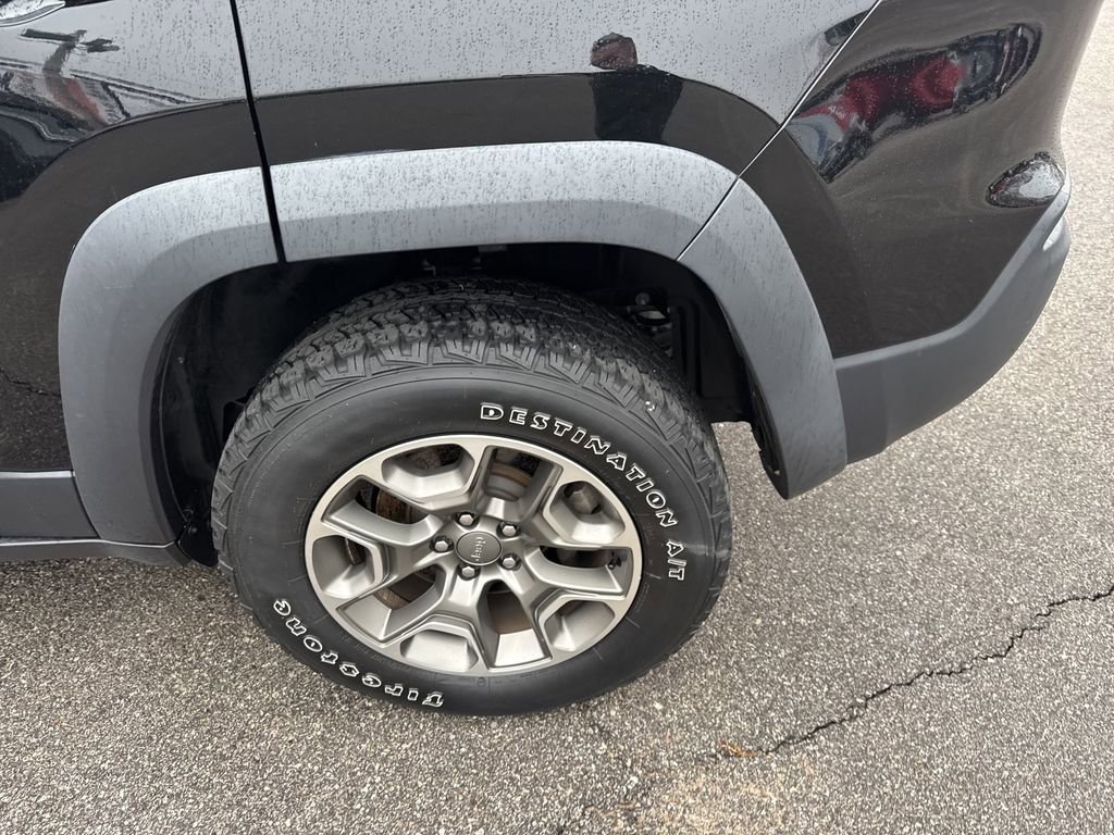 Used 2020 Jeep Cherokee Trailhawk w/ Cold Weather Group image 7