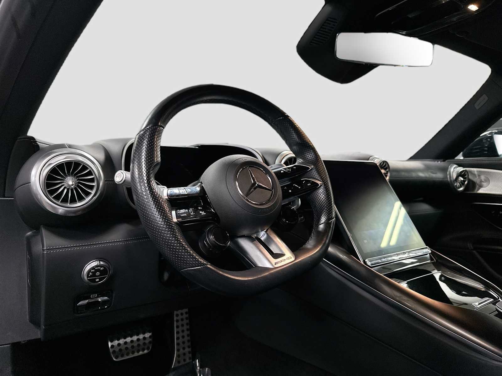 Used 2022 Mercedes-Benz SL 55 AMG 4MATIC w/ Driver Assistance Package image 9