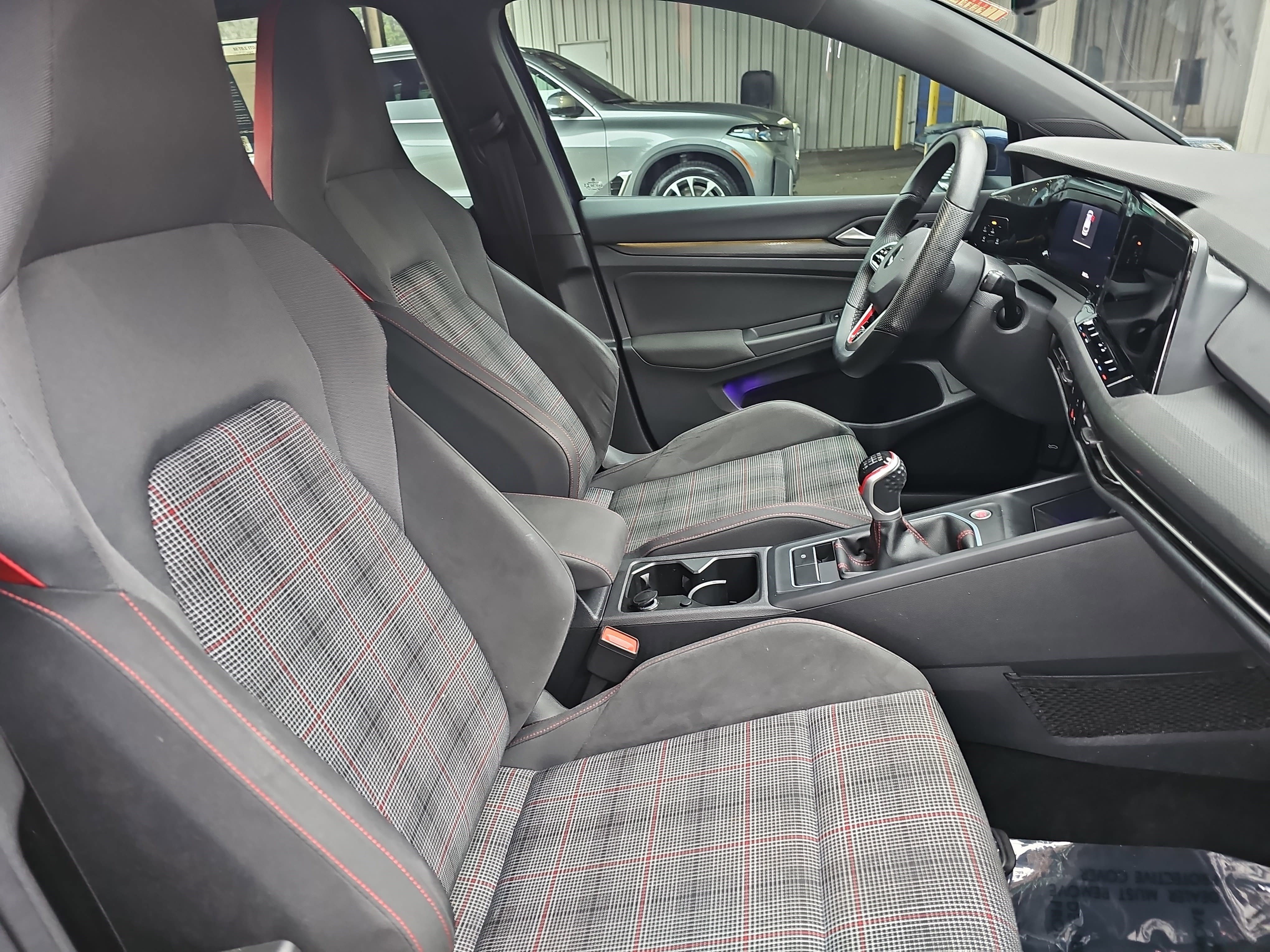 Used 2022 Volkswagen GTI SE image 10