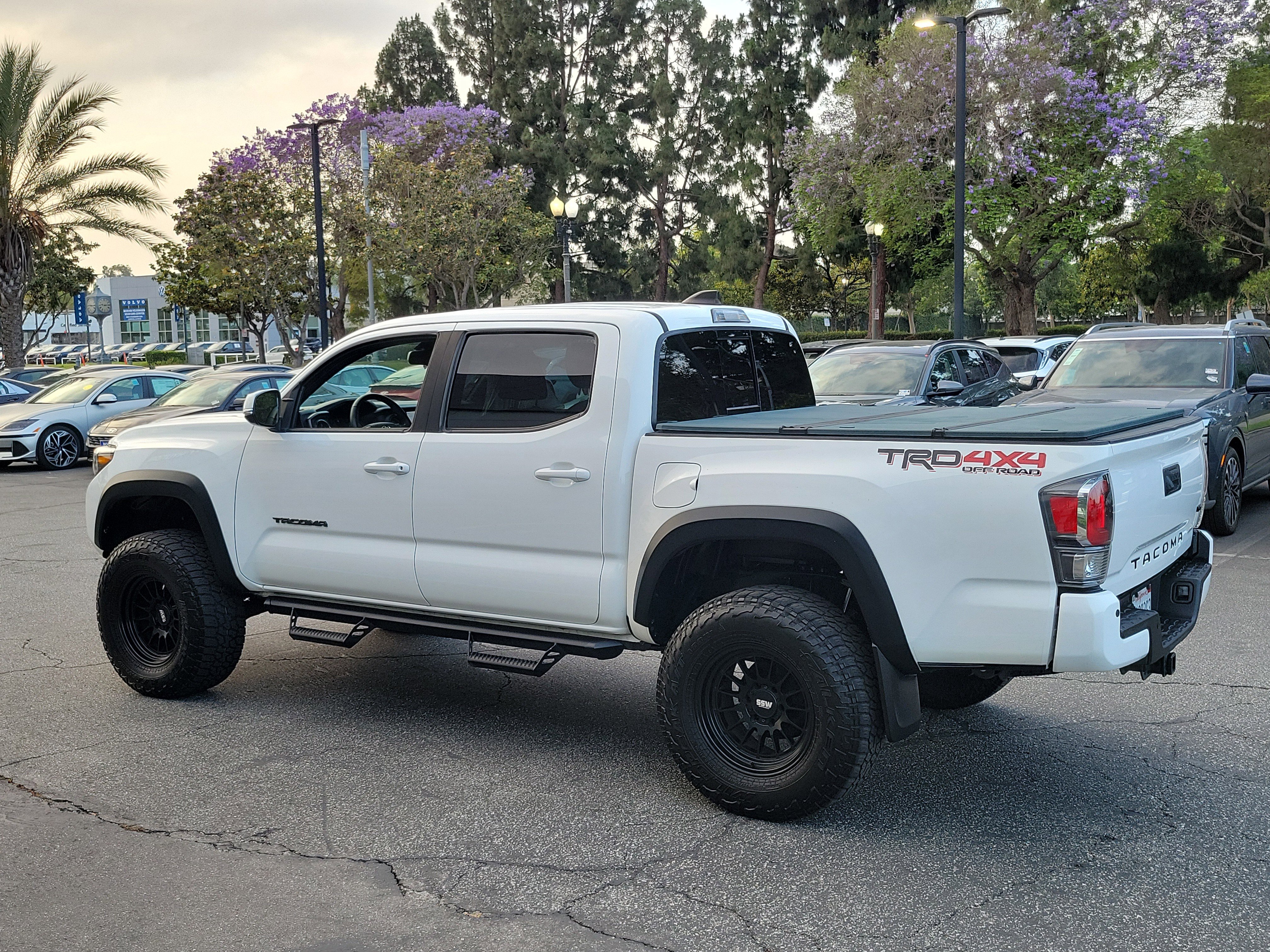 Used 2021 Toyota Tacoma TRD Off-Road w/ Technology Package AWD/4WD image 30