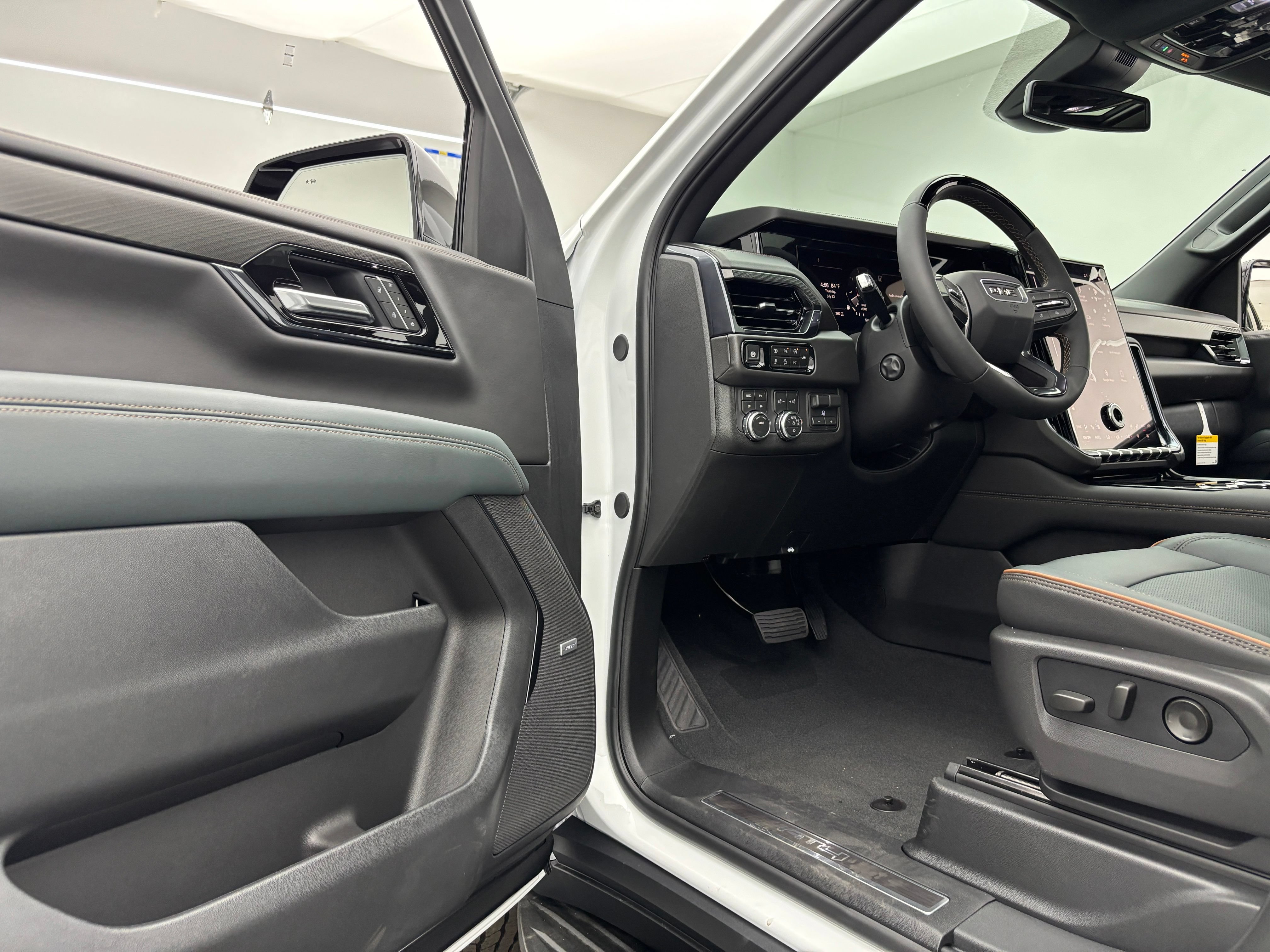 New 2026 GMC Yukon XL AT4 w/ AT4 Preferred Package AWD/4WD image 19