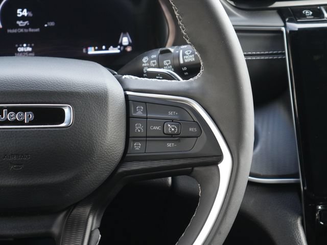 Used 2025 Jeep Grand Cherokee Altitude AWD/4WD image 17