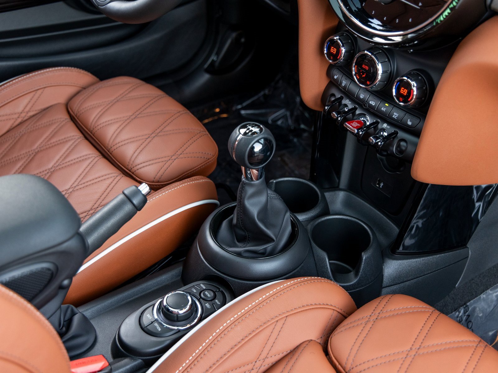 Used 2023 MINI Cooper 2-Door Hardtop w/ Signature Upholstery Package image 47